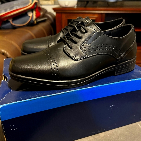 STAFFORD BOYS SHOES NEW NEVER USED COLOR BLACK  SIZE 6 MEDIUM - Picture 7 of 15